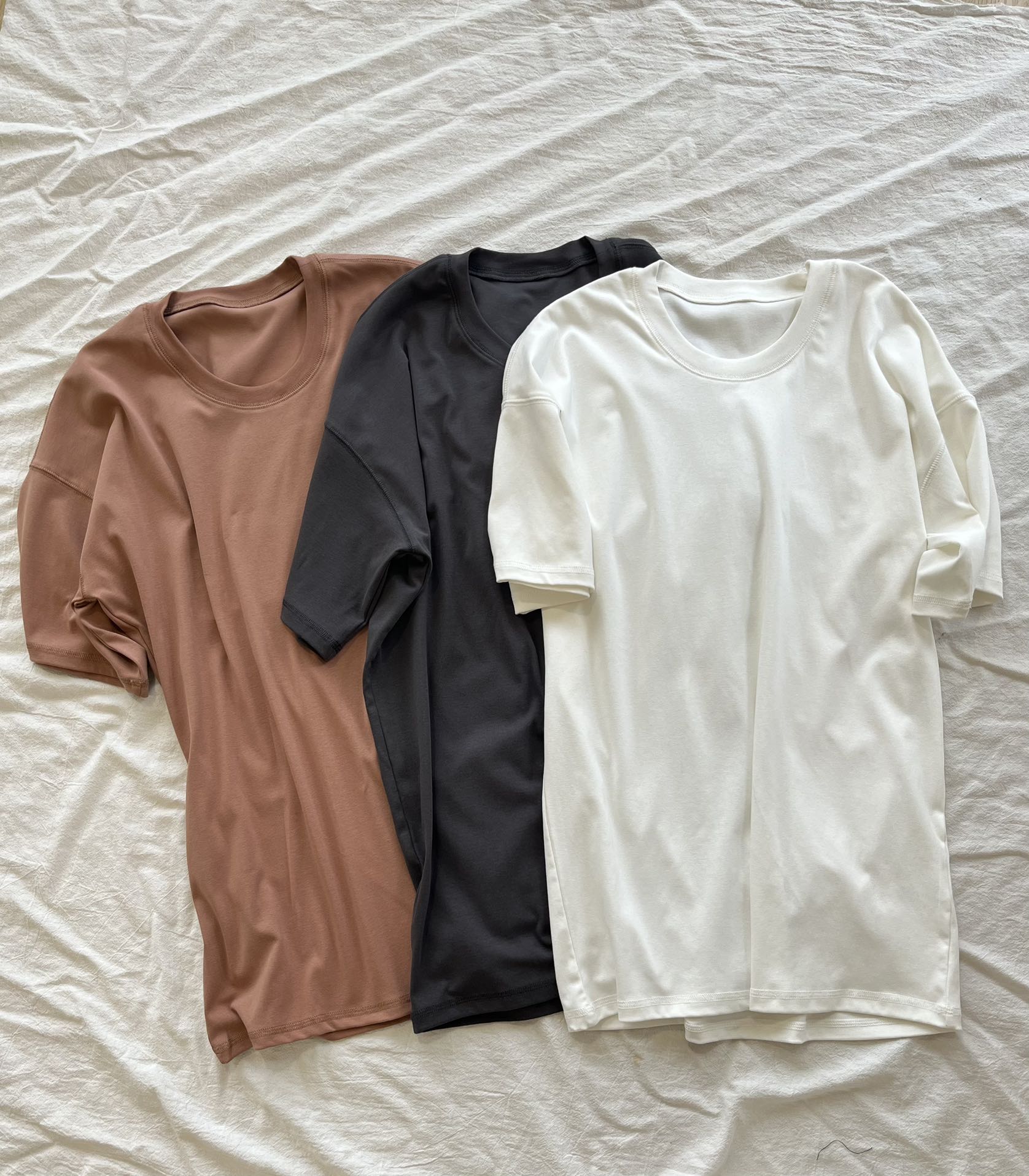 Simple loose fit short sleeve t-shirt