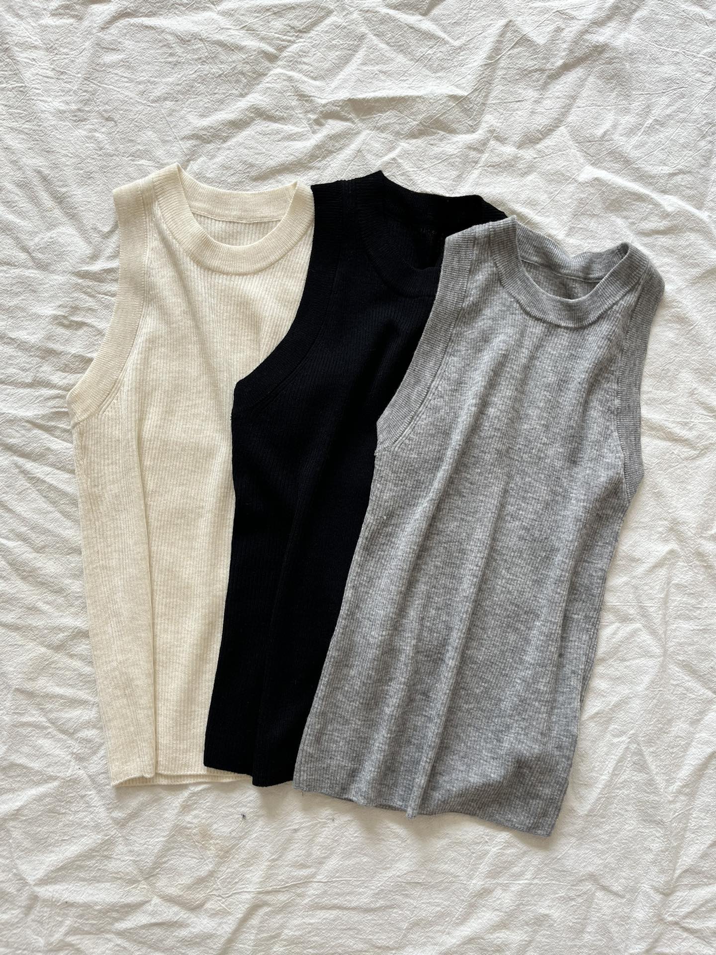 Classic tri-color crew neck tank top