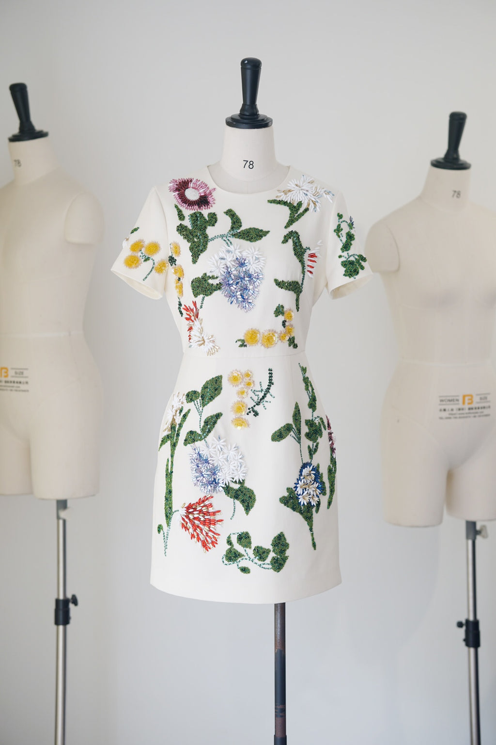 Spring/Summer 24 Rhinestone Flower Embroidery Silk Wool Dress