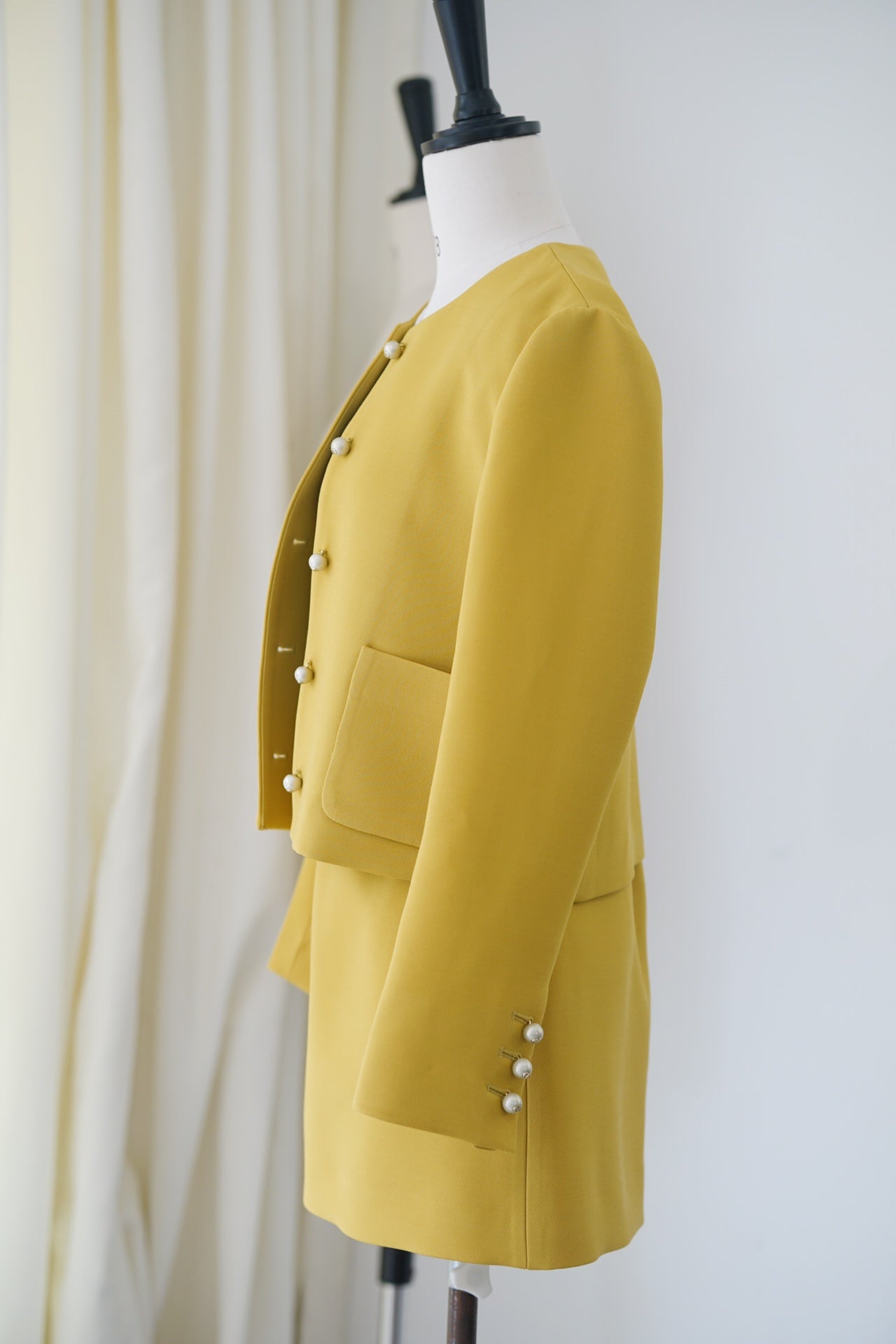 Yellow silk wool suit and skirt suit