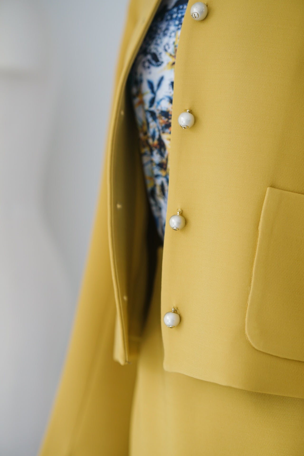 Yellow silk wool suit and skirt suit