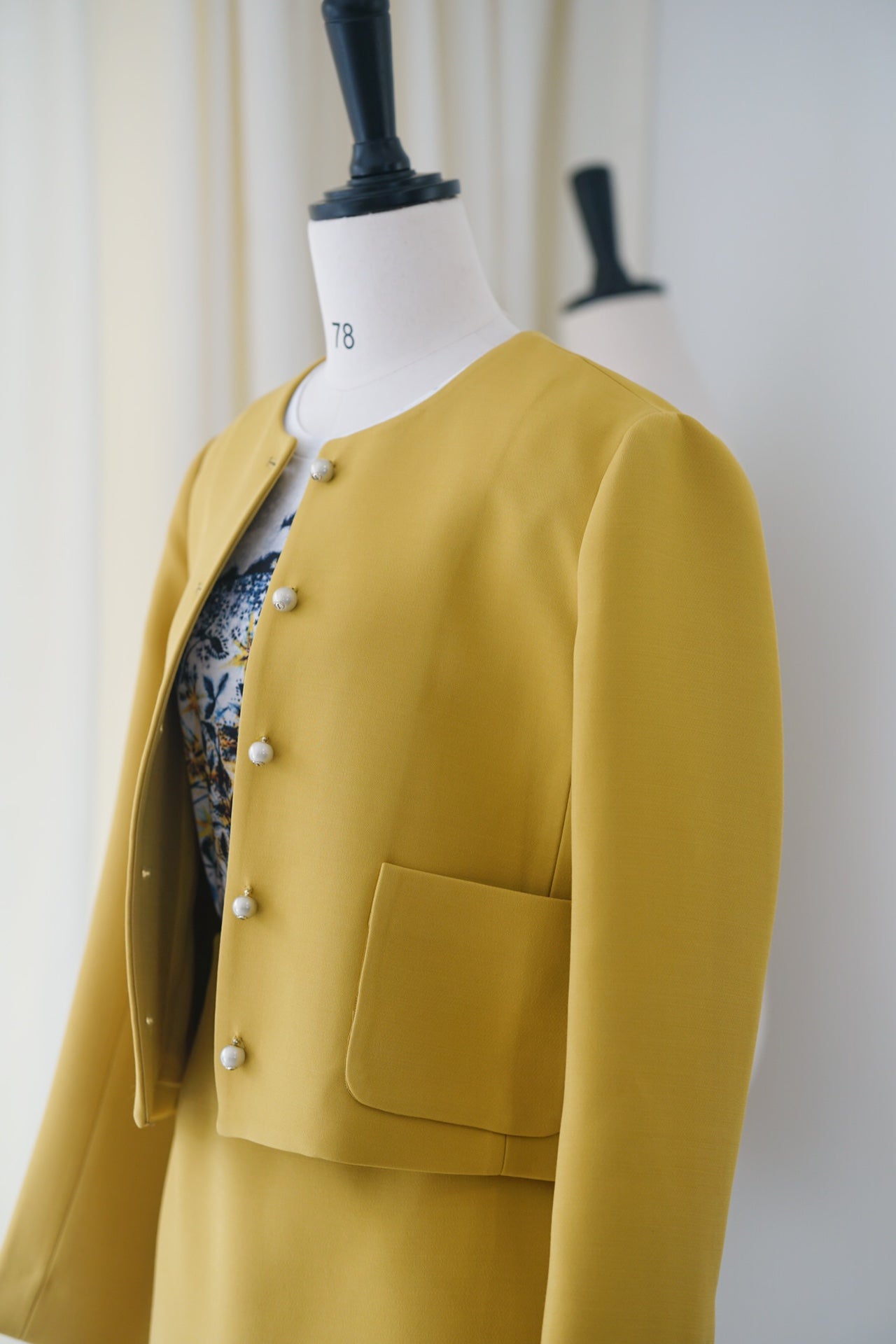 Yellow silk wool suit and skirt suit