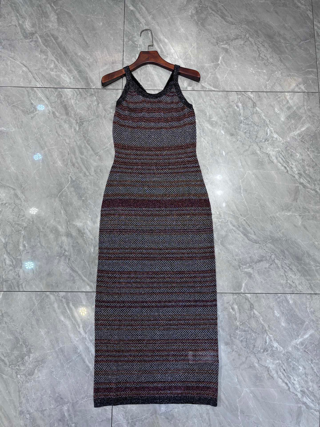 Long dress in zigzag knit with crochet-effect weave